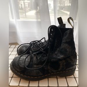 8 eye Dr. Martens that have barely been worn.